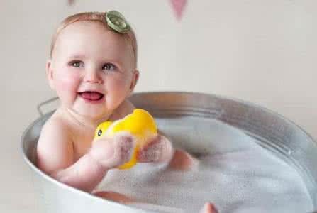 宝宝爱笑 五步曲教你培养一个爱笑的宝宝