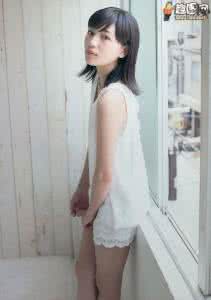 小动作看出她喜欢你 怎样看透一个女人 小动作看出她喜欢你