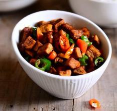 小炒素菜 简简单单的小炒素菜，也能让你大快朵颐，满足你的味蕾！