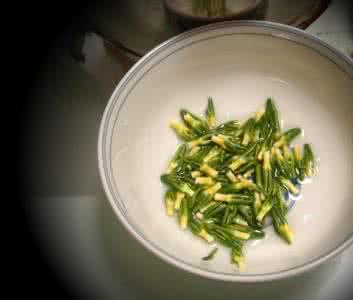 莲子心泡水喝的副作用 莲子心泡水喝的功效与作用