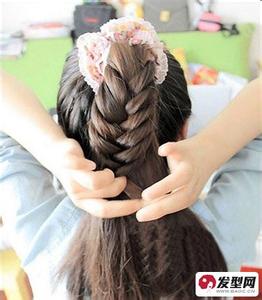 如何做简单韩式盘发 简单的韩式盘发 如何做简单韩式盘发
