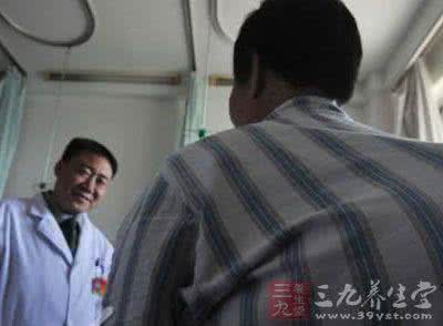 女子患怪病仅剩头部 农妇20年前患上怪病 背部脸盆大肿瘤被切除