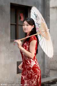 旗袍美女被奷视频 旗袍美女这么诱惑你 旗袍，释放女人最真的诱惑~