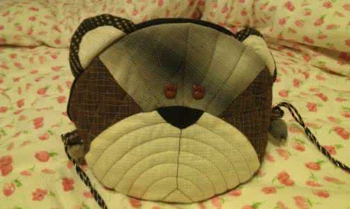 钩针斜挎包 钩针----小熊斜挎包