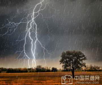 每当电闪雷鸣之时 电闪雷鸣时，你该怎么办？