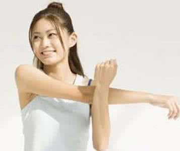 如何瘦手臂上的拜拜肉 三招“臂”瘦 甩掉恼人拜拜肉