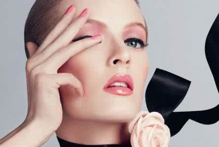 如何打造清透底妆 清透底妆 5个技巧打造清透底妆