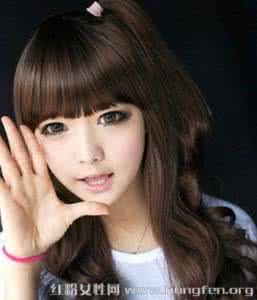 卷发刘海发型图片 平刘海卷发发型图片 造型大秀气质