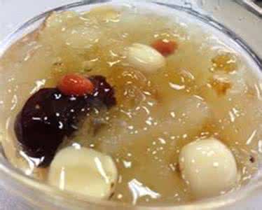 桃胶红枣炖银耳莲子 对抗雾霾食补为先--红枣桃胶炖银耳