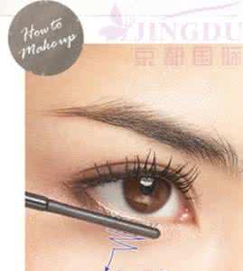 压双眼后睫毛根一直肿 7步睫毛刷法,打造幸福感双眼