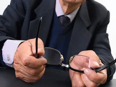 眼镜店选址 老人用品 老人选眼镜要注意什么