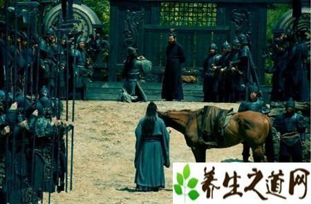 除抢关羽女人外 曹操还做啥事打动不了关羽的心
