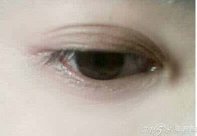 多层眼皮怎么画眼影 多层双眼皮怎么化妆