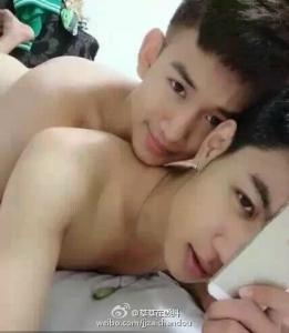 男人喜欢自己玩乳头 男人喜欢自己玩乳头 腐女喜欢和男人玩吗？