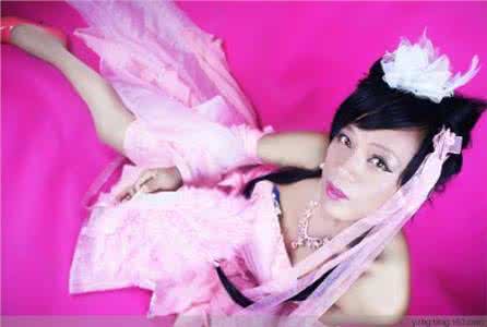 反串艺人兰鸽隆胸 反串艺人 反串艺人隆胸