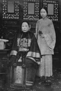 张爱玲与李鸿章 张爱玲与李鸿章有什么血缘关系？ 张爱玲身世之谜