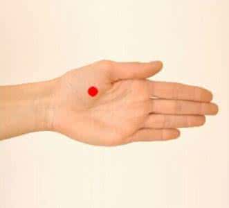 咽口水时喉咙有异物感 咽部异物感按穴位消除