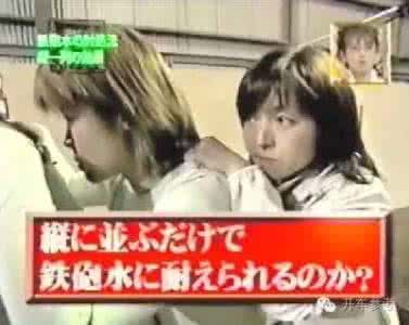 遇到洪水如何自救 日本真人试验洪水自救 日本真人试验洪水自救方法，发的太晚了，否则不少人可以活！