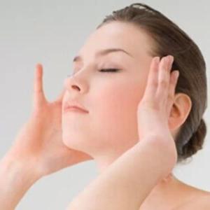 耳朵痒最简单的方法 按一按耳朵就治百病，简单有奇效！送给咱爸妈~