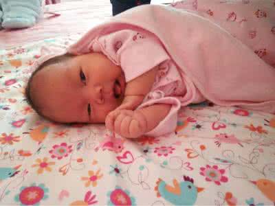 生完宝宝后多久来月经 生完宝宝后多久来月经呢