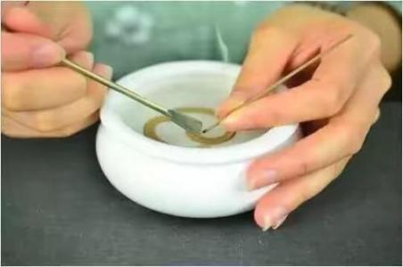 品一杯香茗 端起一杯香茗,咽下一抹情丝