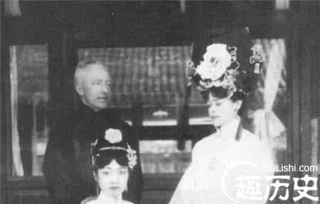 末代皇后婉容 末代皇后婉容是怎样被选入宫的？溥仪喜欢她吗