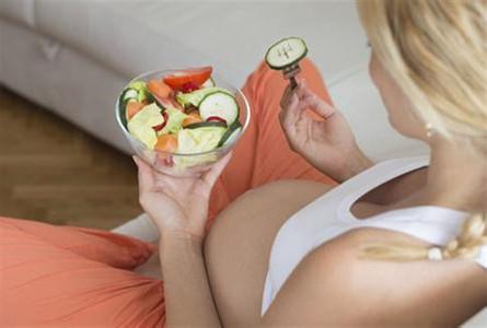 高龄产妇吃什么比较好 高龄产妇吃什么比较好 高龄产妇要早知道这些私密,就少走几里弯路