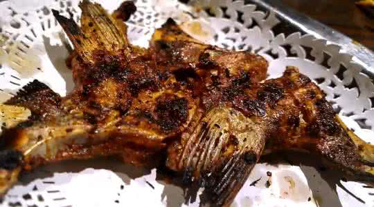 烤鱼下巴 比烤鱼更好吃的是烤鱼下巴