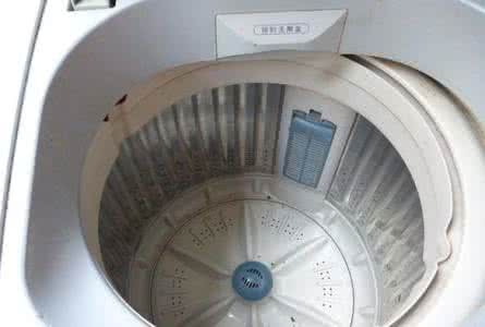 洗衣机怎么清洗干净 这样清洗洗衣机，不光干净还很轻松！小区大妈都开始用了