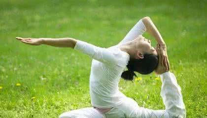 晚上瑜伽排毒五个动作 两个排毒瑜伽动作