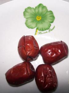 花生大枣猪蹄汤 花生+大枣 让你胸部暴增2cup