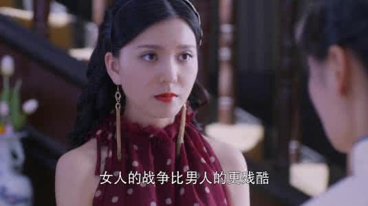 戴流苏耳环的少女 戴流苏耳环的少女 精美流苏耳环线，荡漾在耳边的风情