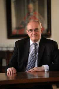 柴静专访剑桥大学校长 专访剑桥大学校长