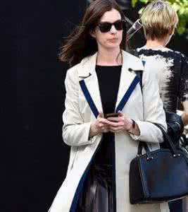 时尚钩织小背心 如何将围巾改造成时尚小背心