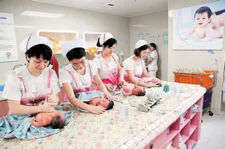 体检科护士长教研职责 护士长今天聪明了吗 专业护士教你做抚触 妈妈一学就会 宝宝健康聪明