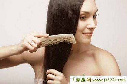 正常脱发发根有白点吗 秋季脱发正常吗