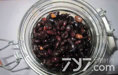 醋泡黑豆的减肥功效 醋泡黑豆减肥 醋泡黑豆真的有减肥的功效吗 原理是什么