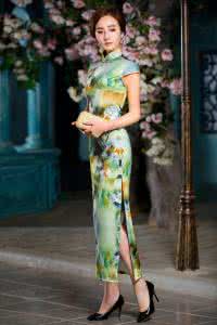 对旗袍女人的赞美诗句 对旗袍女人的赞美诗句 12种旗袍颜色,12首旗袍小诗(上)送给所有旗袍女人!