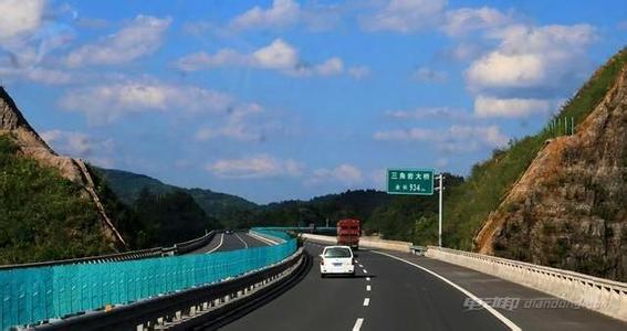 高速公路行车注意事项 高速公路上安全行车注意那些事项 (开车人必看)