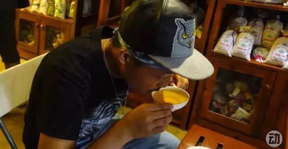 斯里兰卡金茶 斯里兰卡 金茶 斯里兰卡留学生参观文山金茶茶厂