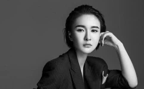 知性优雅的女装品牌 黑白知性的优雅