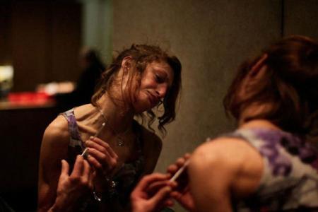 漂亮女人染上毒瘾 为什么有的人更容易染上毒瘾?