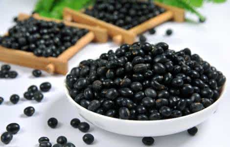 常吃黑豆有什么好处 常吃黑豆有什么好处 黑豆的营养价值 女人常吃这种豆能显年轻