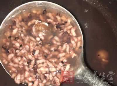 小儿腹泻饮食吃什么好 腹泻吃什么食物 腹泻吃什么食物好 腹泻饮食要注意哪些