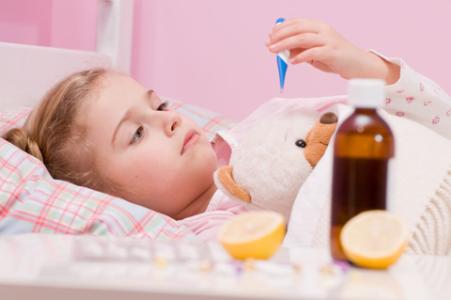 小孩夜间发烧怎么办 宝宝夜间发烧怎么办 小孩晚上发烧怎么办 11个小贴士助你巧对宝宝夜间发烧