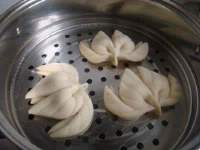 孤独的美食家芥末盖饭 美食家给宝贝做的饭与您分享正宗双桃夹馒头做法