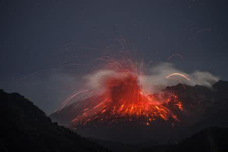 火山爆发视频下载 火山爆发 叛逆是高压下的火山爆发