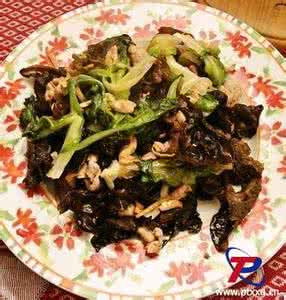 木耳炒肉的家常做法 生菜木耳炒肉的做法