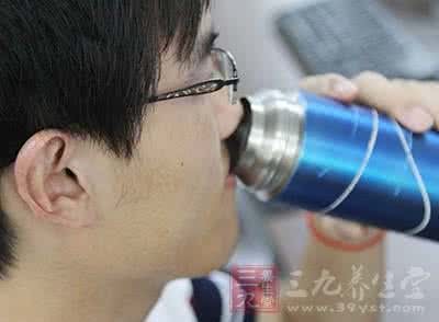 自来水为什么会致癌 自来水中的氯会致癌吗 健康饮水 自来水内藏有这东西竟会致癌
