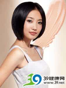 底妆怎么画更显清透 教女性画好底妆的小妙招